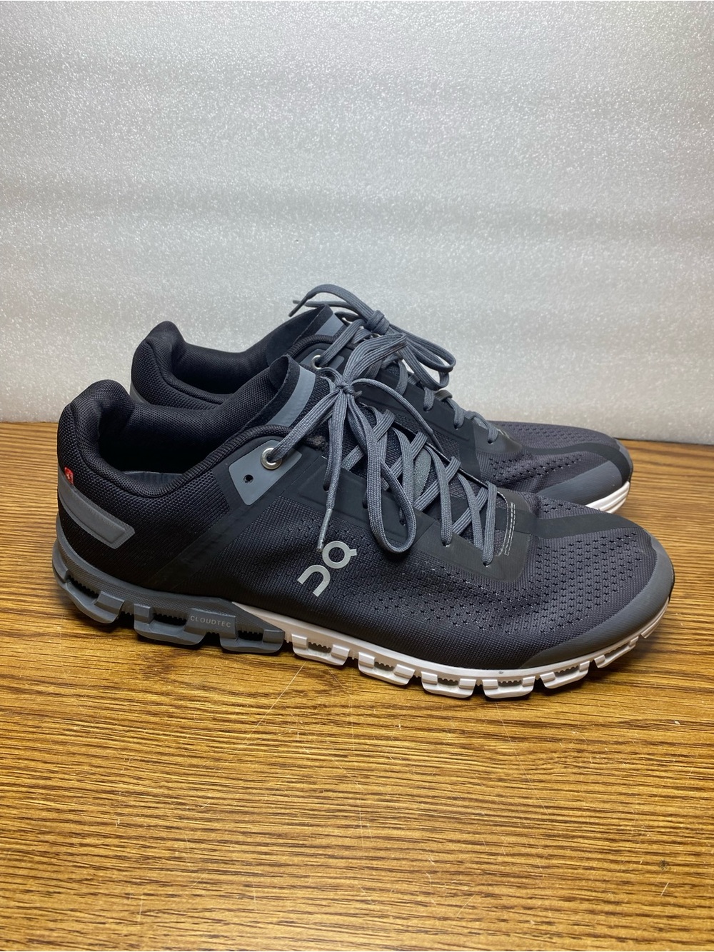 On Cloud Cloudflow 3 Running Shoes 35.99238 Gradient Black/Gray Mens Size 11.5